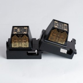 Black teffilin box and 770 golden habad 4x4