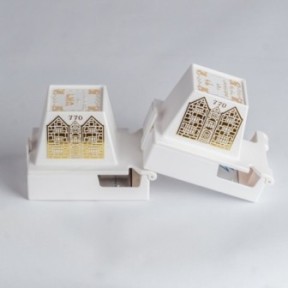 White teffilin box and 770 golden habad 4x4
