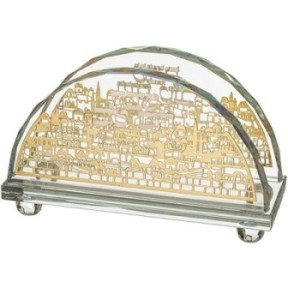 Une élégante carte en cristal avec plaque